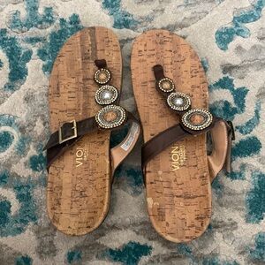 Vionic sandals - great condition! Minor signs of wear as pictured on sole
